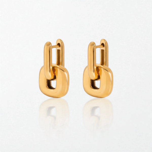 Pair of Edie chunky hoop earrings in 18K gold-plated waterproof stainless steel: a hinged U-shaped hoop holding a puffy square link
