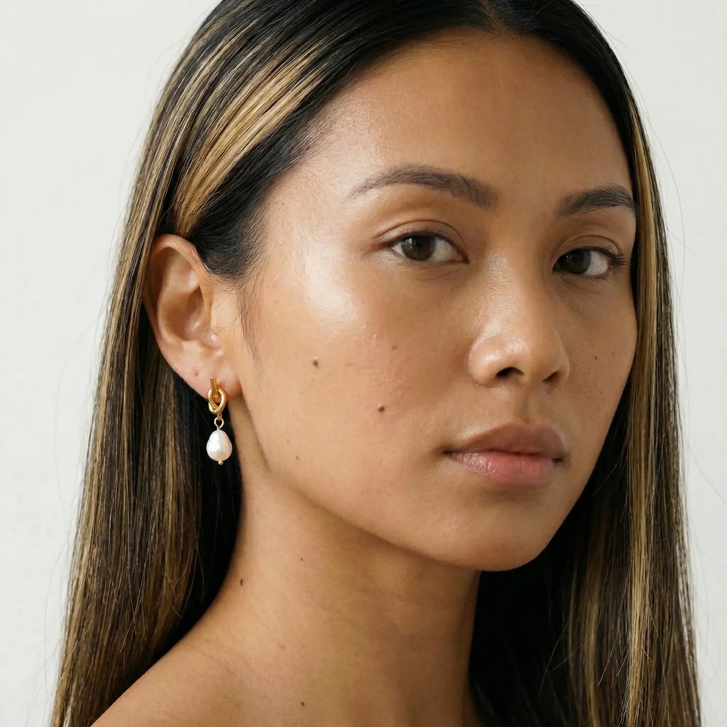 Intertwined Knot Pearl Drop Earrings - 18K Gold Plated - Maja