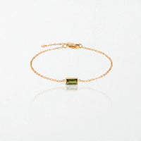 Juno birthstone bracelet in 14K gold-plated waterproof stainless steel with a small baguette peridot green stone for August