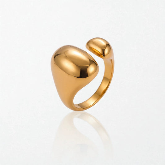 Romy statement ring in 18K gold-plated waterproof stainless steel: a large glossy oval dome facing a smaller dome across an open band