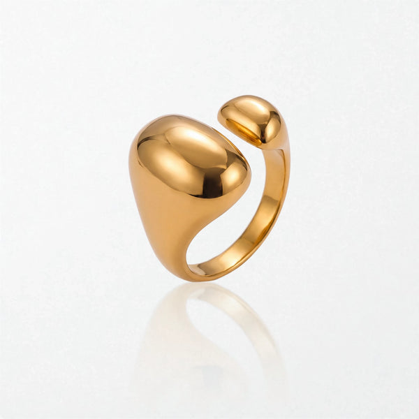 Romy statement ring in 18K gold-plated waterproof stainless steel: a large glossy oval dome facing a smaller dome across an open band