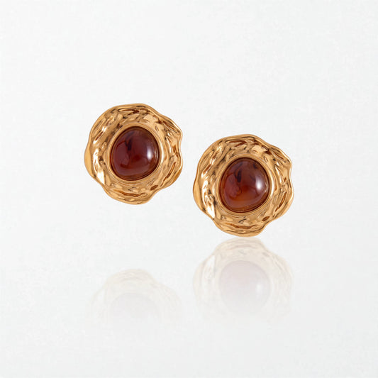 Pair of Naomi vintage stud earrings: deep cognac amber stones set in wide, hammered 18K gold-plated stainless steel frames